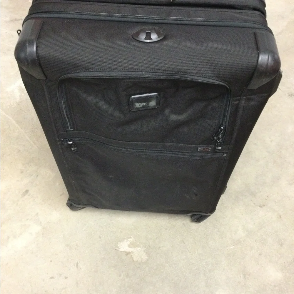 Classic Black Rolling Travel Suitcase - Unbranded
